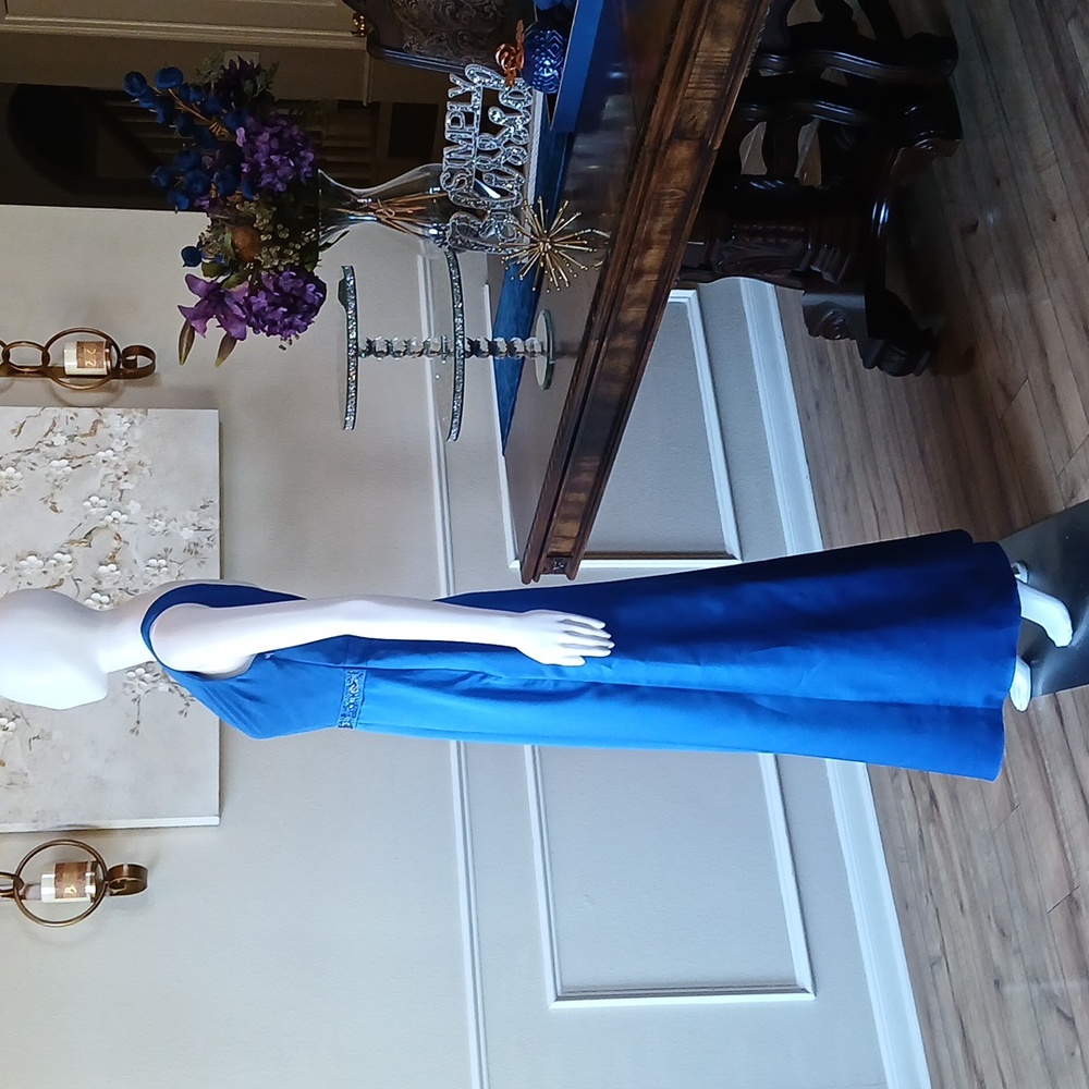 David's Bridal Elegant Blue One-Shoulder Formal Floor-length Gown. Size 4 - Picture 9 of 17